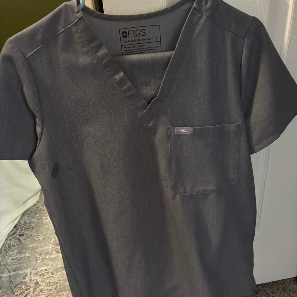 FIGS Gray Scrub Top